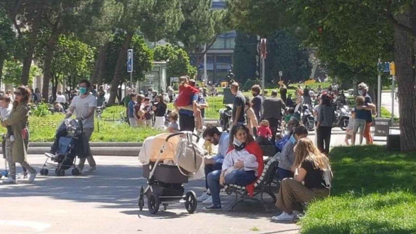 Aglomeraciones durante la primera salida de los menores a la calle en pleno estado de alarma / TWITTER