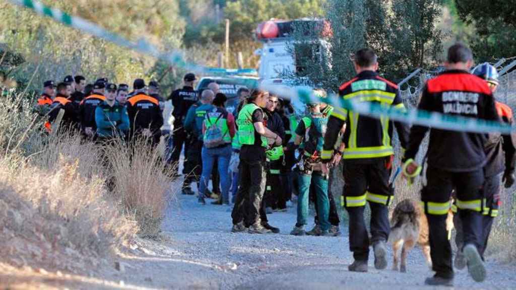 Imagen del operativo de búsqueda de los dos niños desaparecidos en Godella (Valencia) / EFE