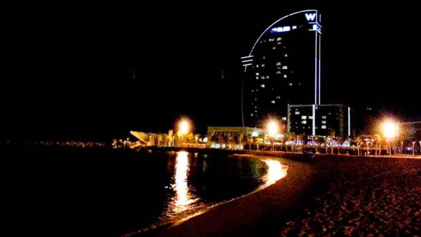 Playa de la Barceloneta, donde anoche se encontraba el cuerpo de una mujer / CG