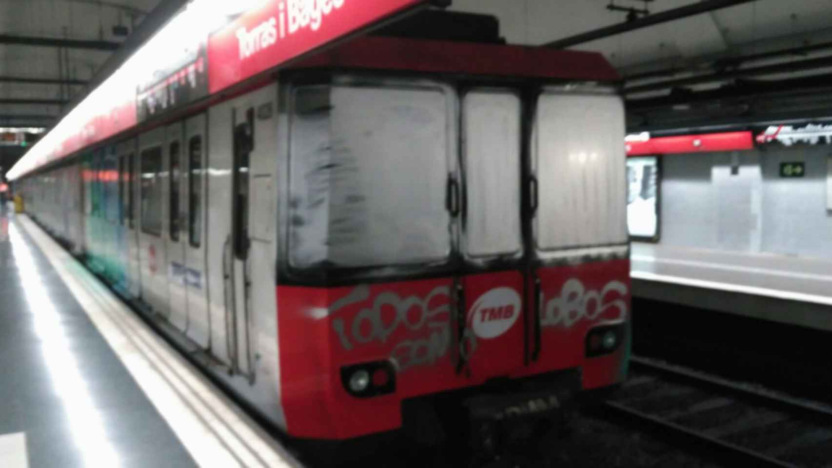 Grafitis en el Metro de Barcelona en homenaje al joven fallecido José, Lobos o Pikor / CG