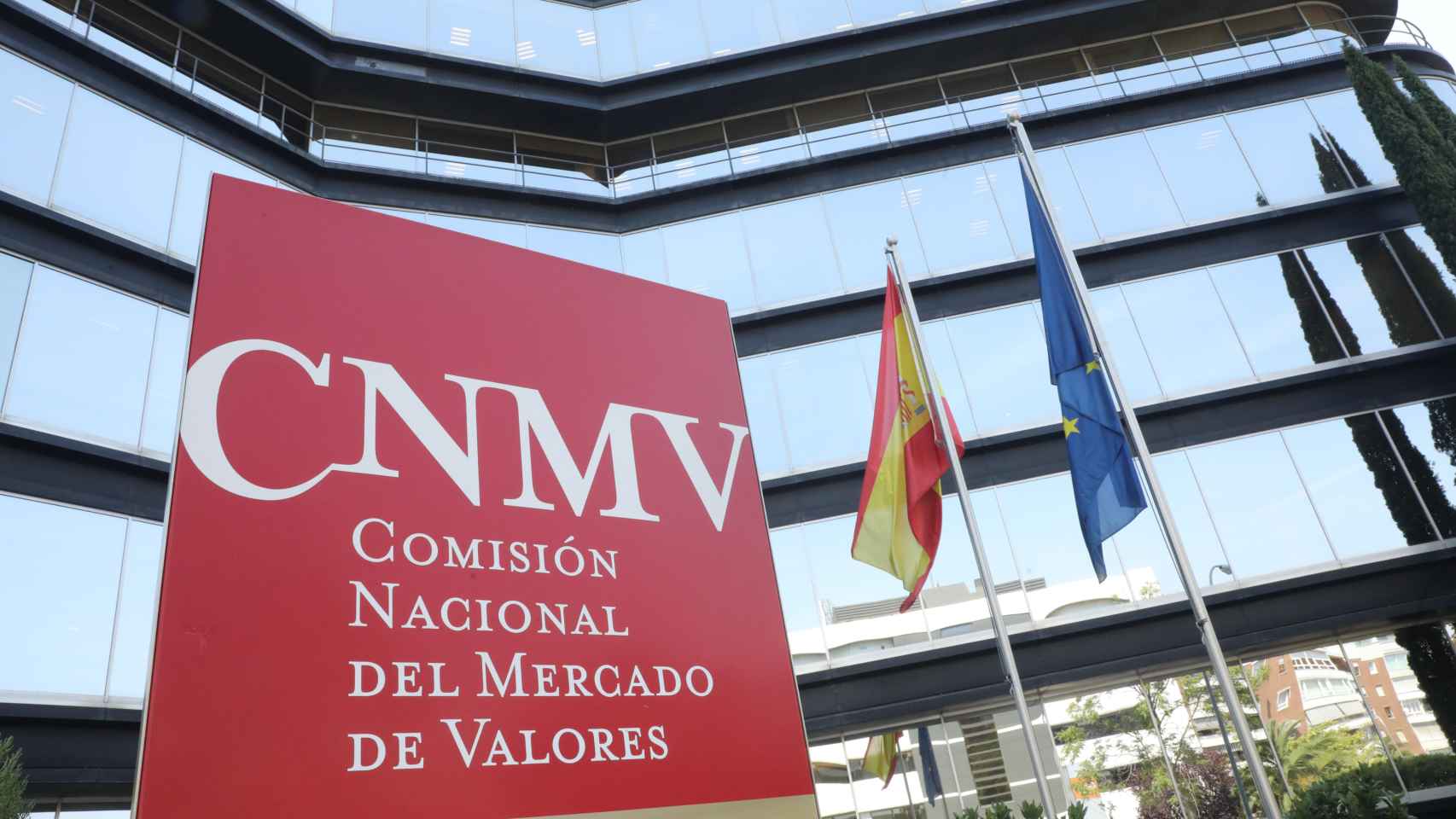 Entrada a la sede de la CNMV en Madrid / EP
