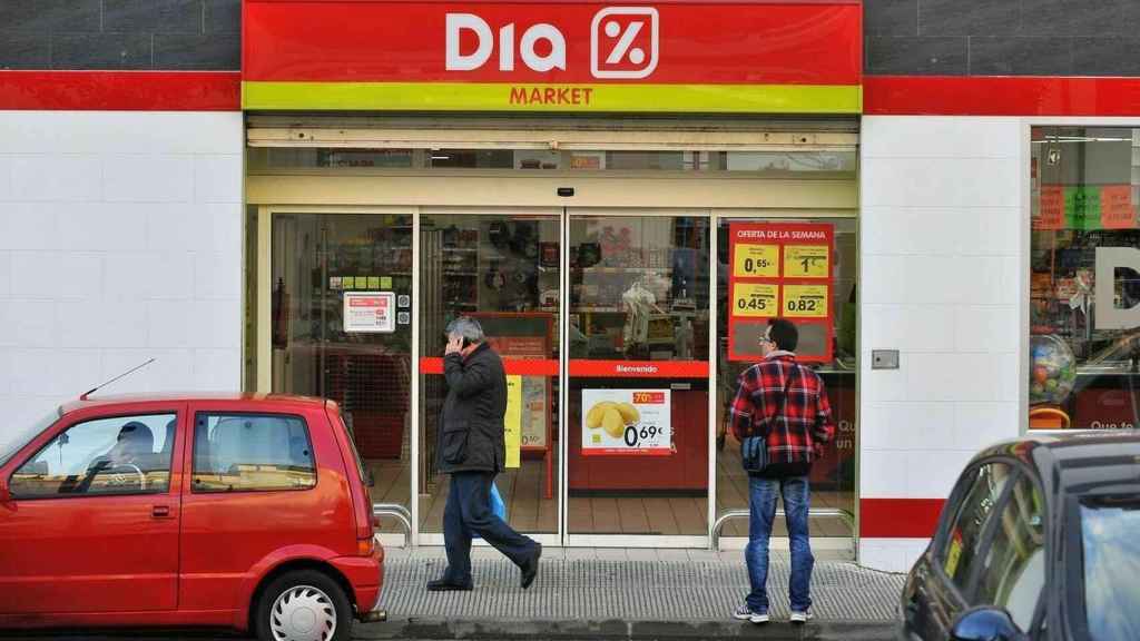 Entrada de uno de los supermercados de la cadena Dia / CG