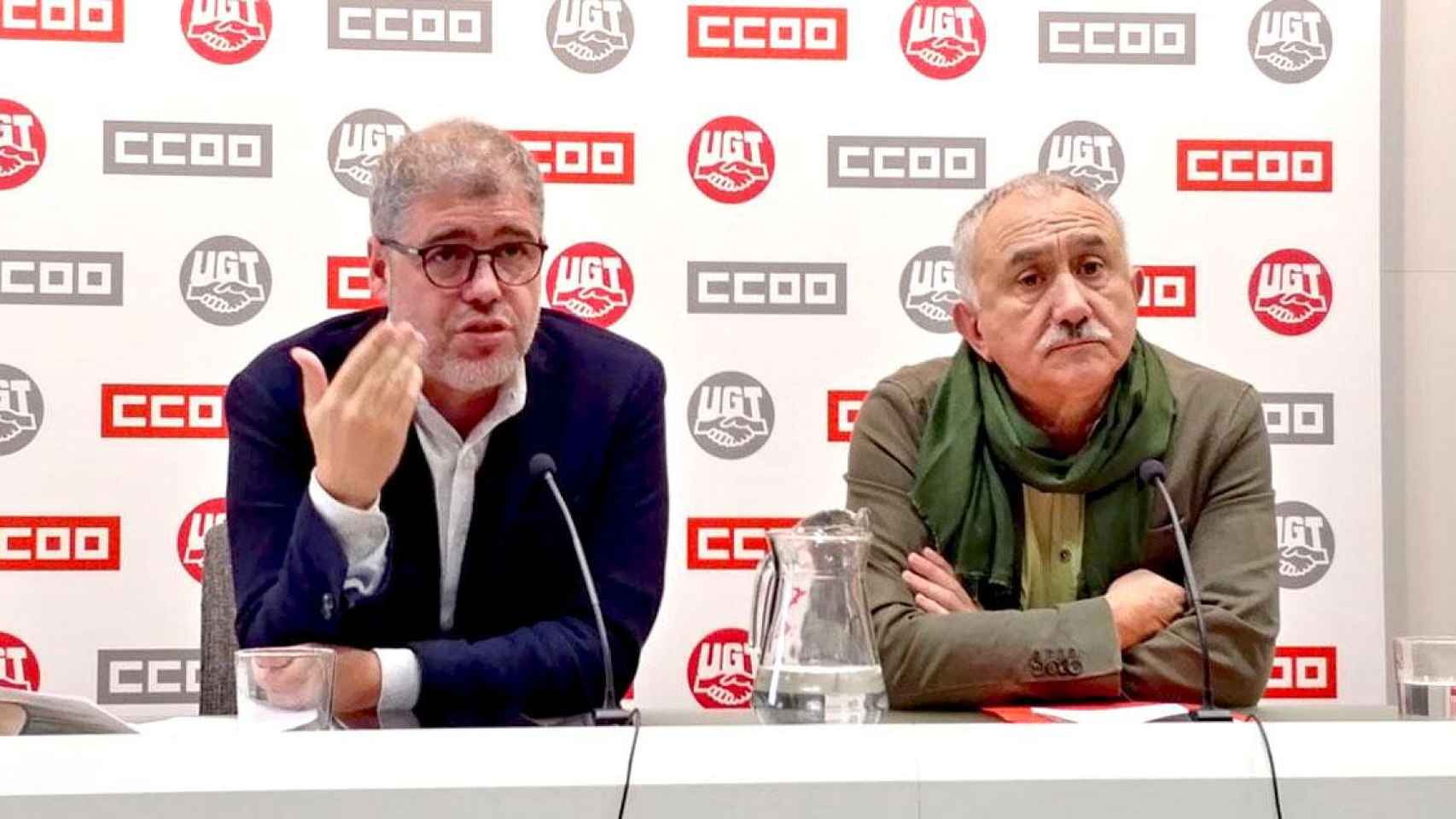 El secretario general de CCOO, Unai Sordo (i), junto a su homólogo de UGT, Pepe Álvarez (d) / EFE