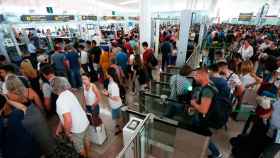 Colas en el aeropuerto de El Prat de Barcelona durante la huelga de vigilantes de seguridad de 2017 con la empresa Eulen / CG