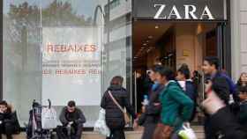 Tienda de Zara en el Portal de l'Àngel de Barcelona en período de rebajas / CG