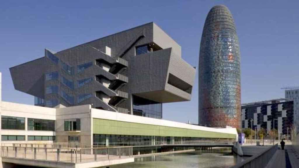 Imagen del edificio de Disseny Hub Barcelona (Dhub) donde se iba a celebrar el encuentro del lobby de la moda sostenible / AJ BCN