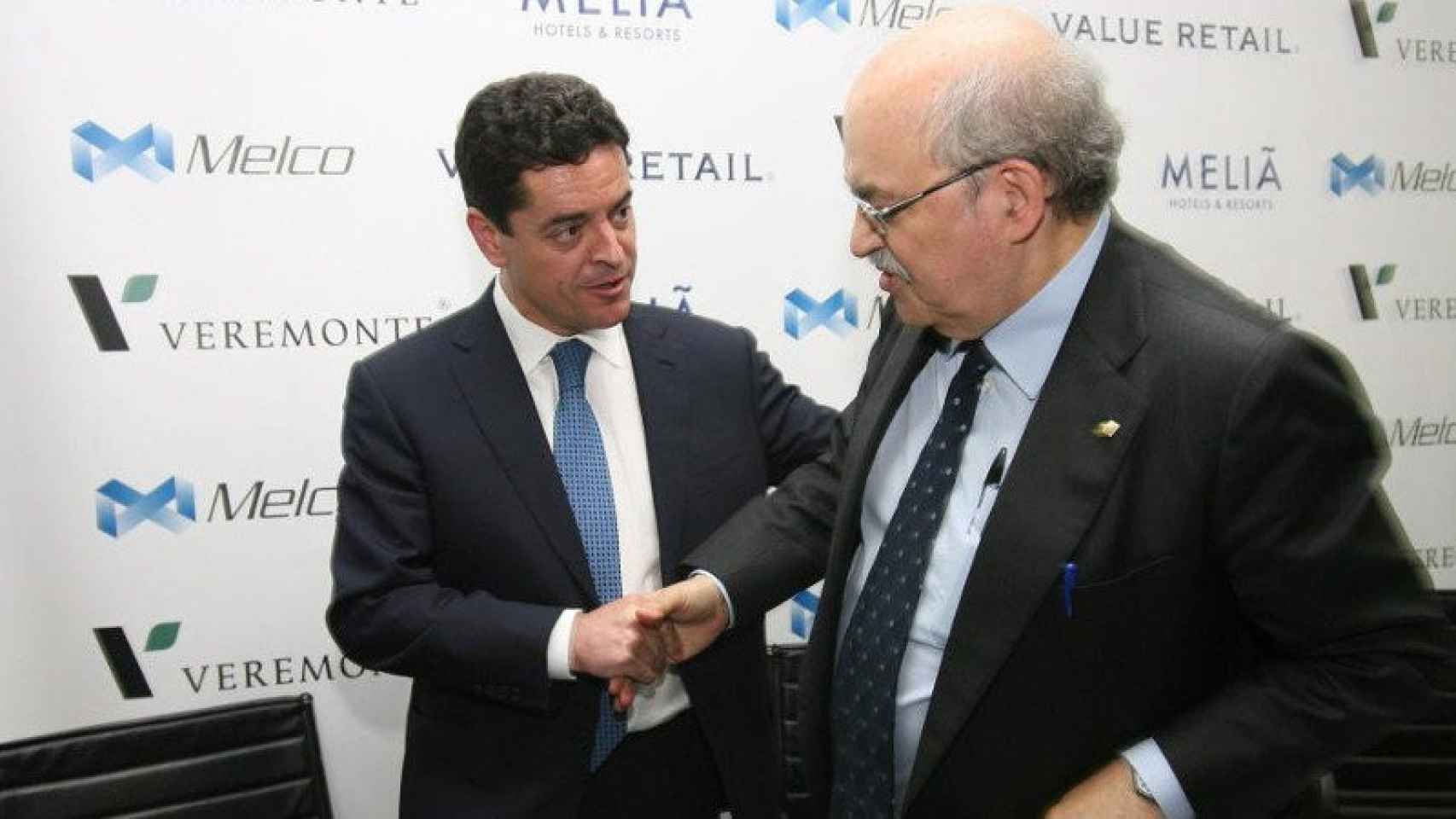 El inversor inmobiliario Enrique Bañuelos y el consejero de Economía, Andreu Mas-Colell, en una imagen de archivo.