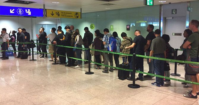 colas pasaportes aeropuerto el prat