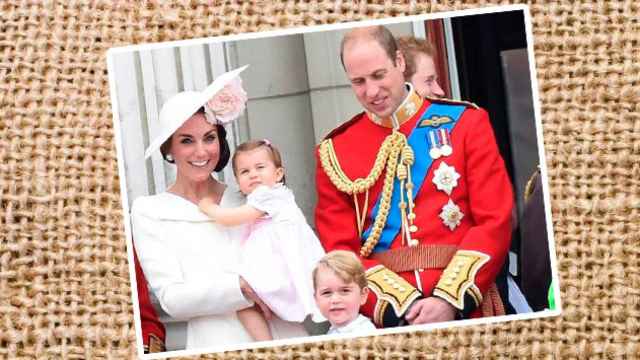 Los duques de Cambridge, Guillermo y Kate, con sus hijos, el príncipe George y la princesa Charlotte