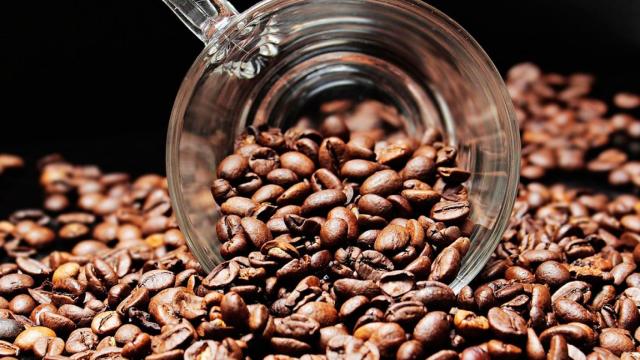 Granos de café, un producto con alto contenido de cafeína / PIXABAY