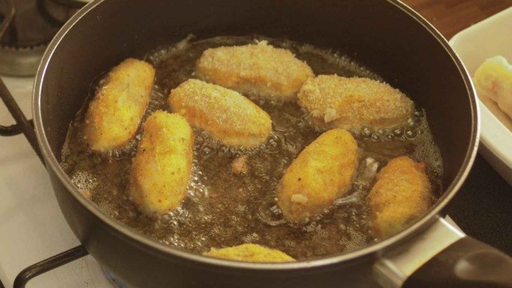 Una foto de unas croquetas que cocinadas desprenden ese tipo de humos