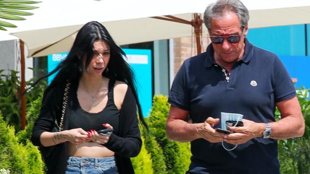 Alejandra Rubio y su padre se van de comida sin ponerse la mascarilla / AGENCIAS