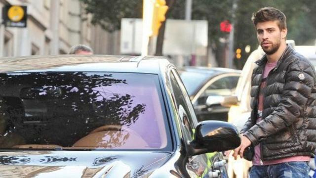 gerard piqué se sube a su coche   EFE