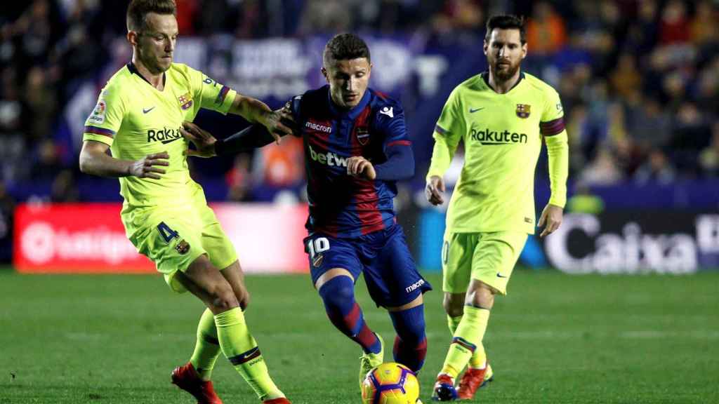 Una foto de archivo de Ivan Rakitic durante el partido frente al Levante / EFE