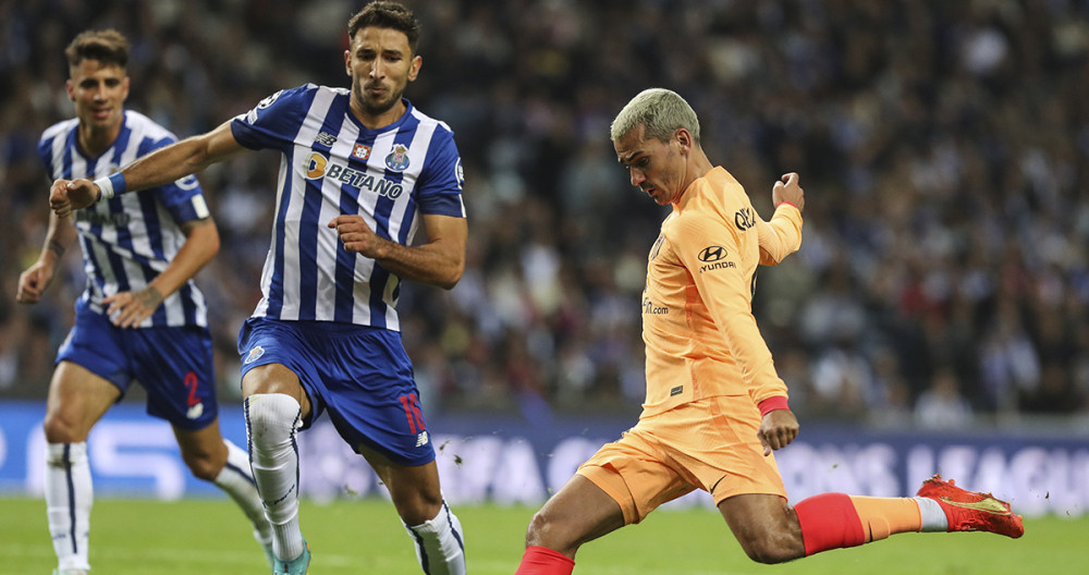 El zurdazo de Griezmann, durante la derrota del Atlético en Portugal / EFE