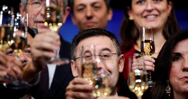 Bartomeu lideró el brindis en la comida de Navidad del Barça con la prensa / EFE