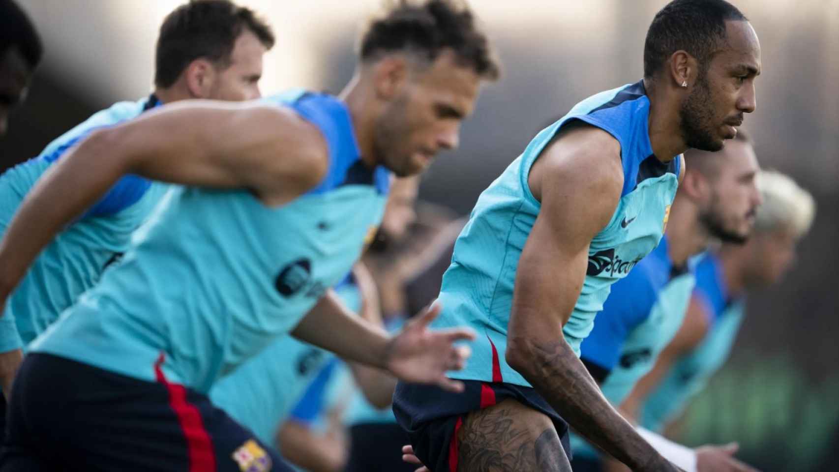 Pierre-Emerick Aubameyang, junto a Braithwaite, en un entrenamiento de la pretemporada del Barça / FCB