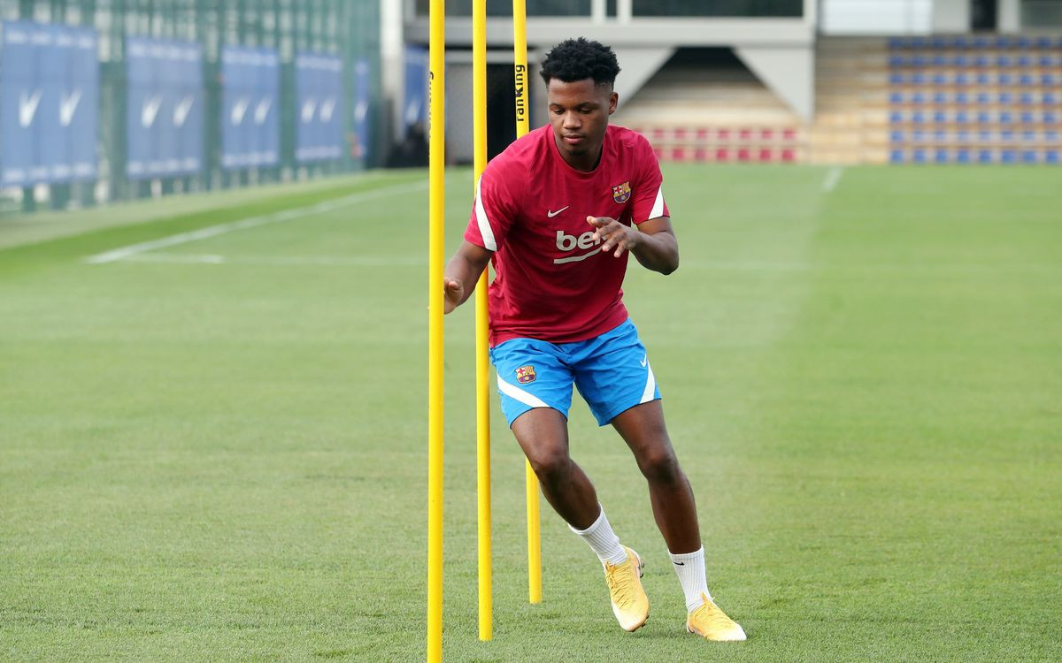 Ansu Fati en uno de sus primeros entrenamientos tras el regreso de su lesión / FCB