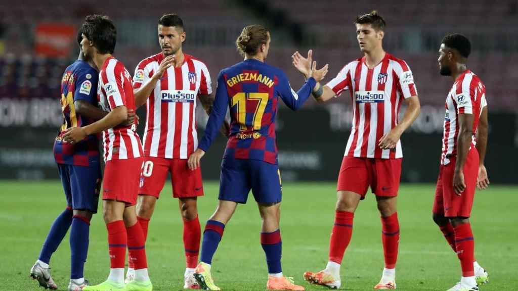 Griezmann saludando a sus excompañeros del Atlético de Madrid / FC Barcelona