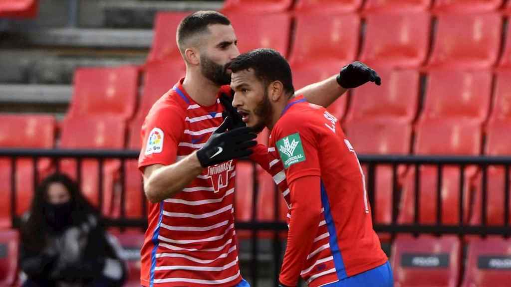 Luis Suárez celebra un gol del Granada / EFE