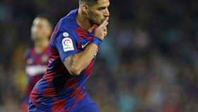 Una foto de Luis Suárez celebrando uno de sus goles al Valencia / FCB