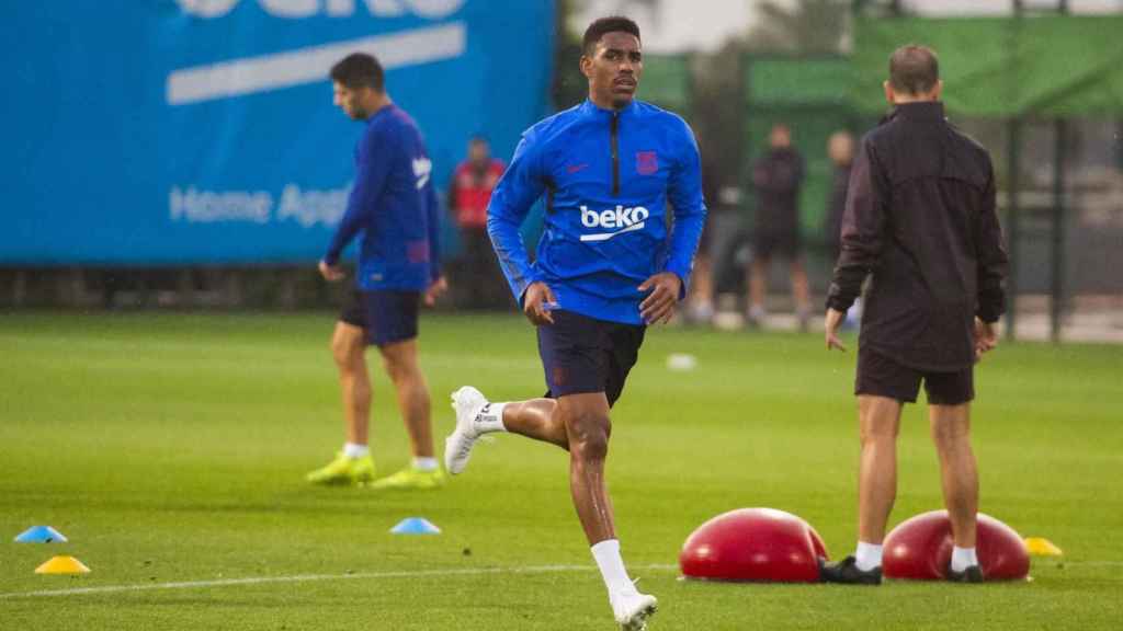 Junior Firpo, en una sesión de entrenamiento del Barça / FC Barcelona