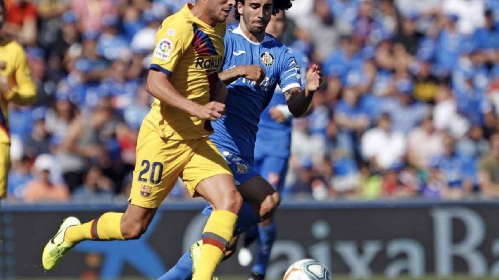 Una foto de Sergi Roberto durante un lance con Cucurella en el Getafe - Barça / FCB