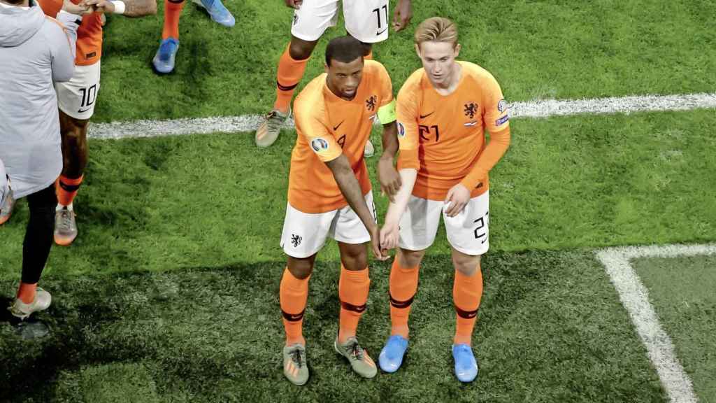 El gesto antiracista de De Jong y Wijnaldum