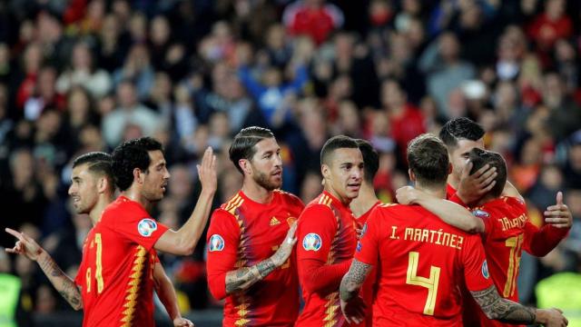 Los jugadores de la selección española celebran un gol / EFE