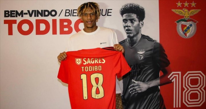 Jean Clair Todibo en su presentación con el Benfica / EFE