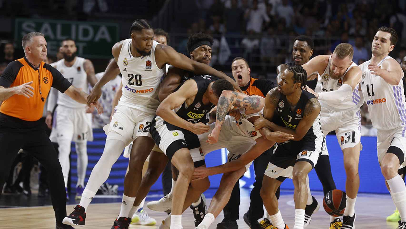 La batalla campal iniciada por el Real Madrid contra el Partizan / EFE