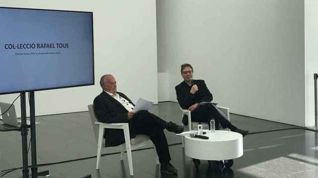 Rafael Tous y el director del Macba, Ferran Barenblit, en el acto de la entrega de más de 1.000 obras al museo / EP
