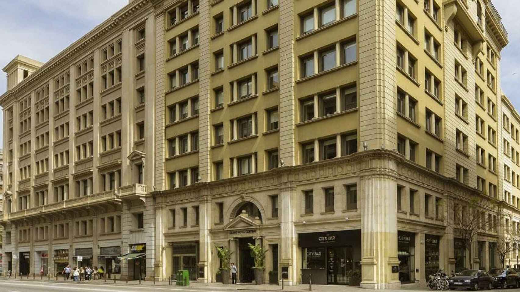 Uno de los hoteles más céntricos de Barcelona, el Gran Hotel Central, cuya reforma se realizó antes del plan turístico del Ayuntamiento de Barcelona / CG