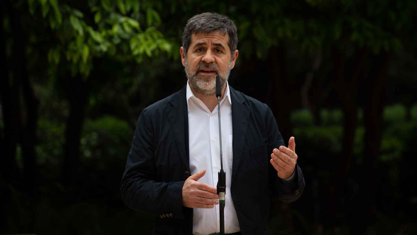 El secretario general de JxCat, Jordi Sànchez, durante una rueda de prensa en los jardines del Palau Robert / DAVID ZORRAKINO - EUROPA PRESS