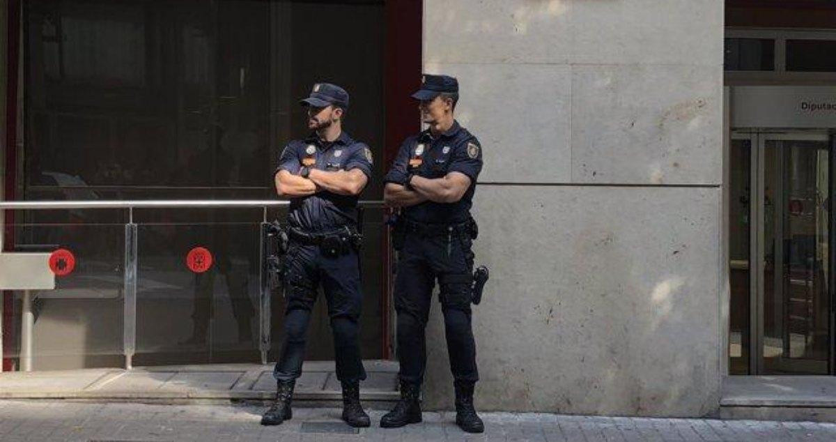 Registro de la Policía Nacional en la Diputación de Barcelona durante la 'operación Estela' / EP