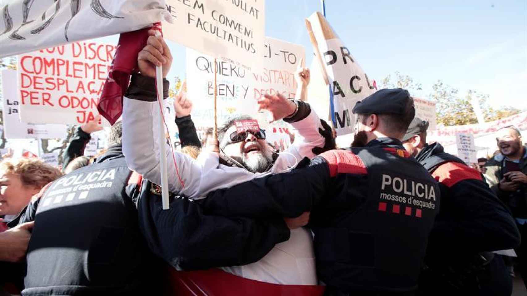 Tercera jornada de la huelga medicos de la sanidad publica en Cataluña / EFE