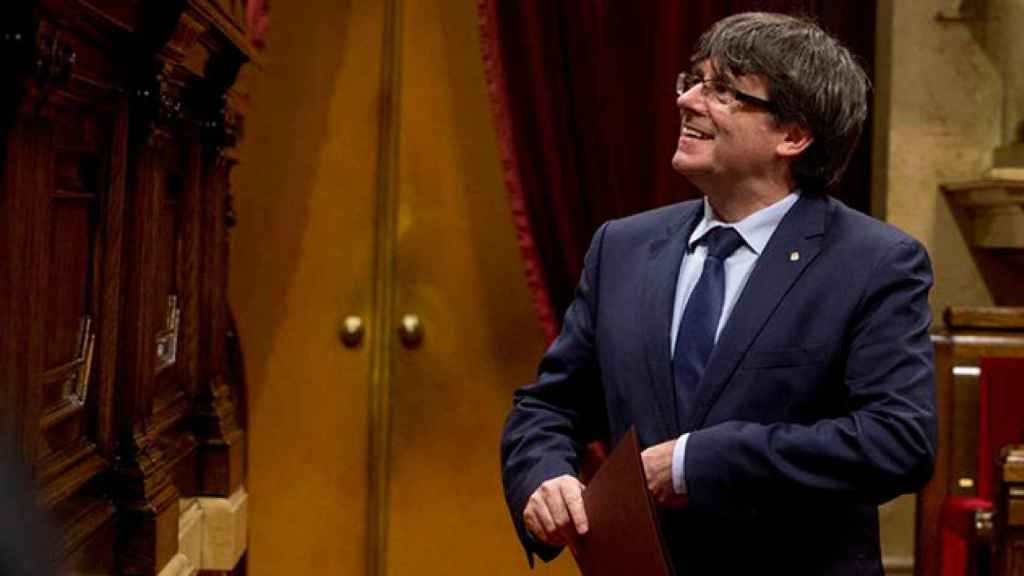 El presidente de la Generalitat, Carles Puigdemont, en el Parlamento catalán / EFE
