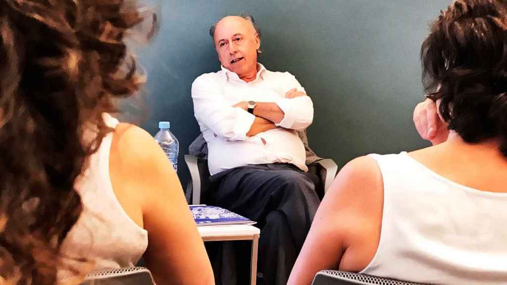 Joan Vegué, presidente del Plan Director de Salud Mental, durante una sesión en su empresa / CEDIDA