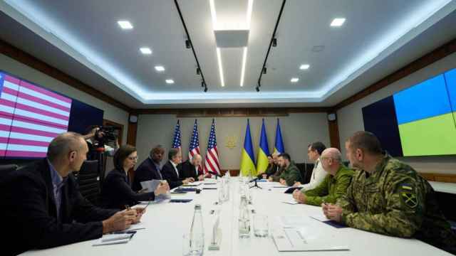 El presidente ucraniano, Volodomir Zelenski, se reúne con el secretario de Estado estadounidense, Antony Blinken, y el secretario de Defensa, Lloyd Austin, en Kiev / EP