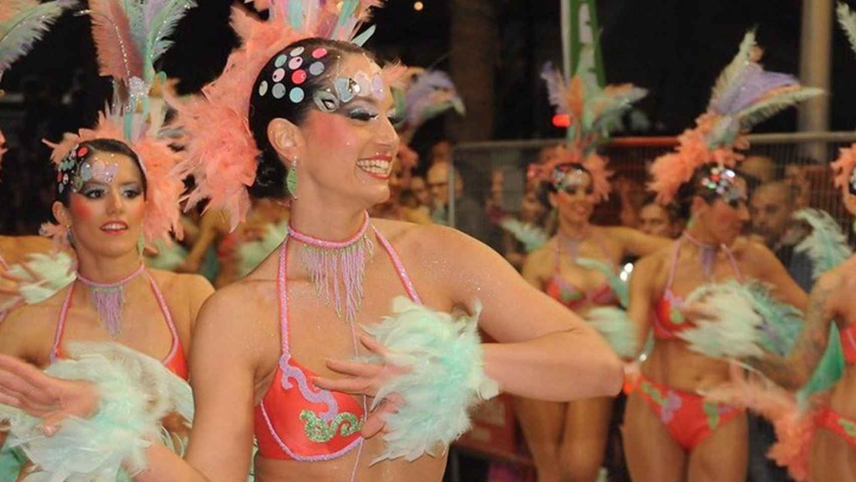 Una comparsa desfila durante el Carnaval de Sitges / EP