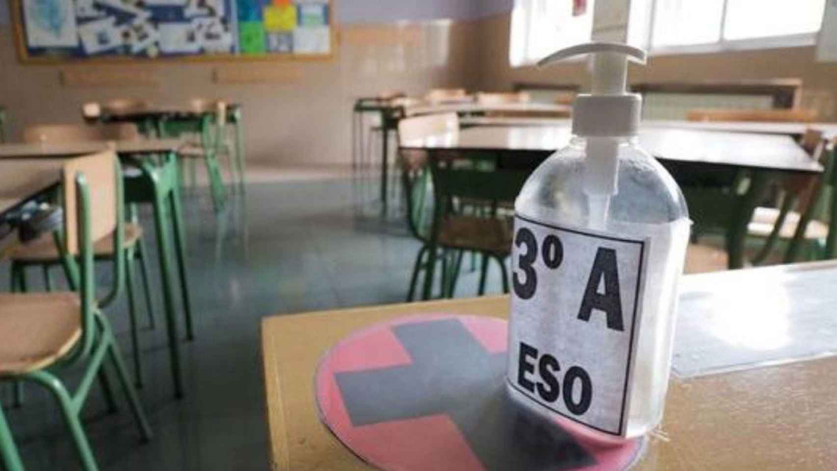 Una de las escuelas con gel desinfectante contra el Covid-19 / EFE