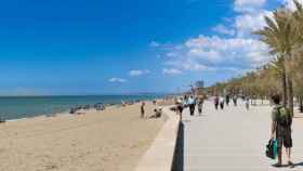 Una playa de Calafell, donde la policía ha detenido al hombre por tocarse los genitales y fotografiar menores / AJUNTAMENT DE CALAFELL