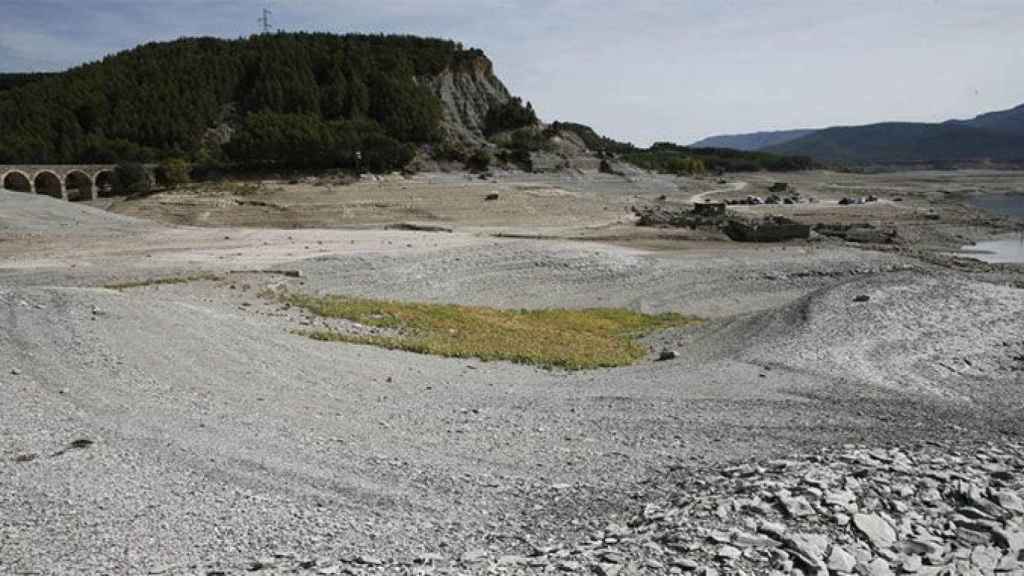 El agua embalsada aumenta ligeramente y supera el 38%