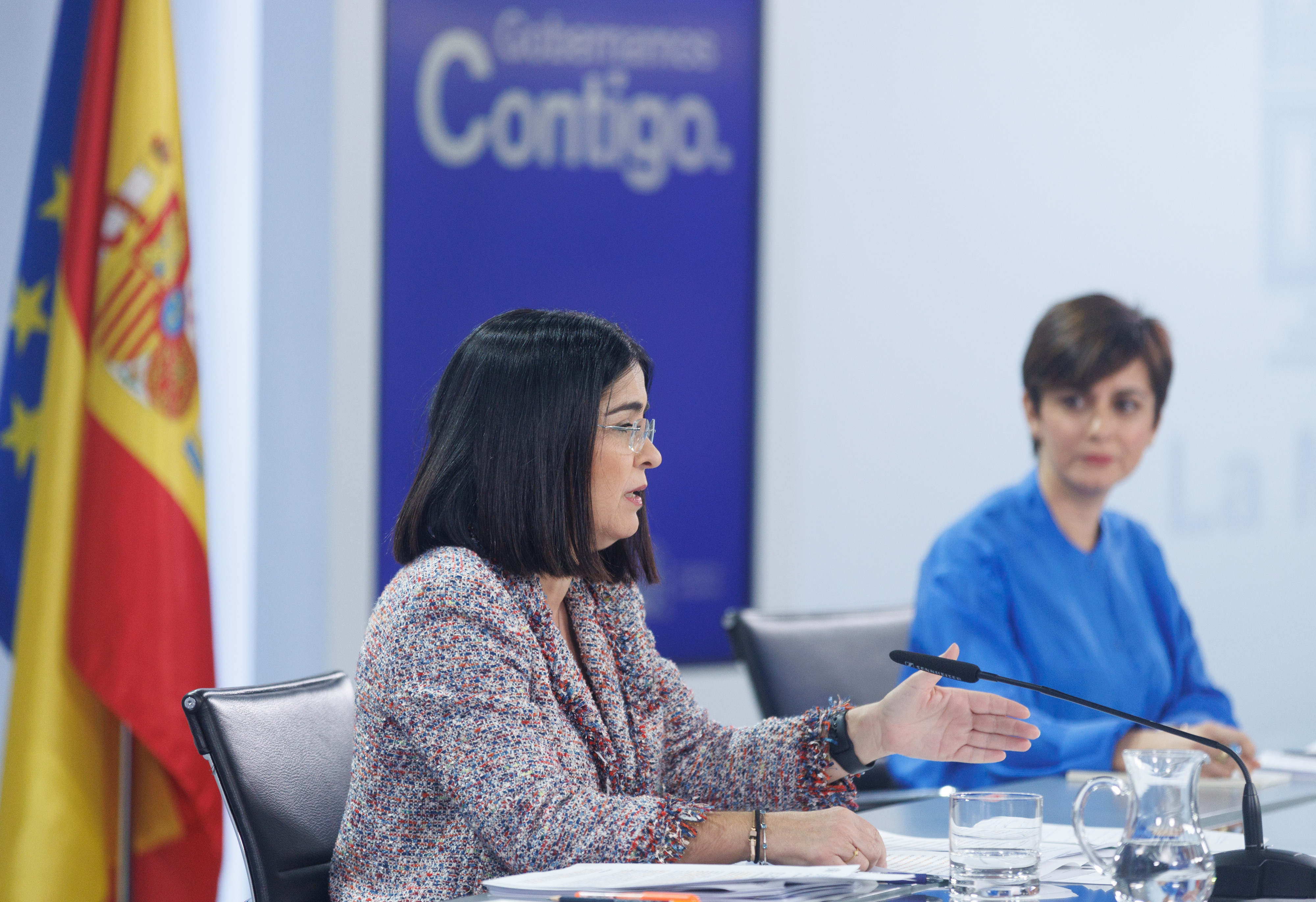 La ministra de Sanidad, Carolina Darias, y la ministra Portavoz, Isabel Rodríguez , en una rueda posterior a la reunión del Consejo de Ministros / EDUARDO PARRA - EUROPA PRESS