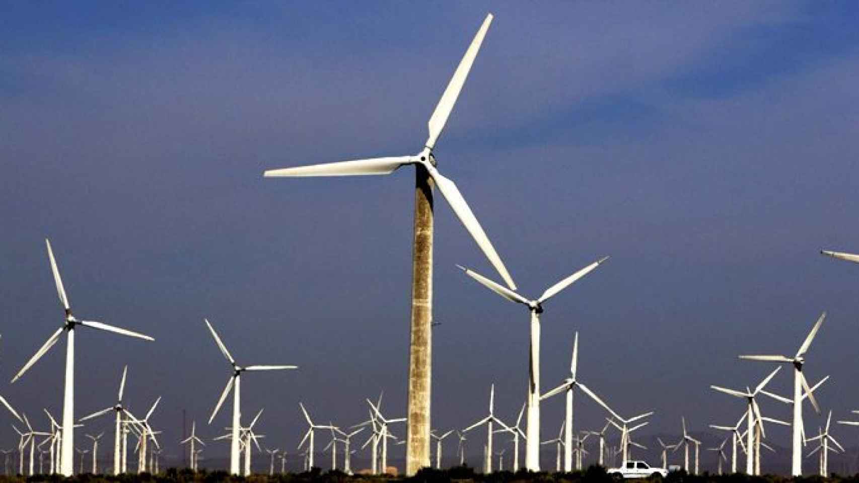 Imagen de un parque eólico, una de las energías verdes que se explotan en Eolia Renovables / EFE