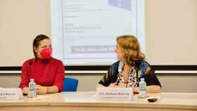 María Rozman (i), en la presentación de su libro