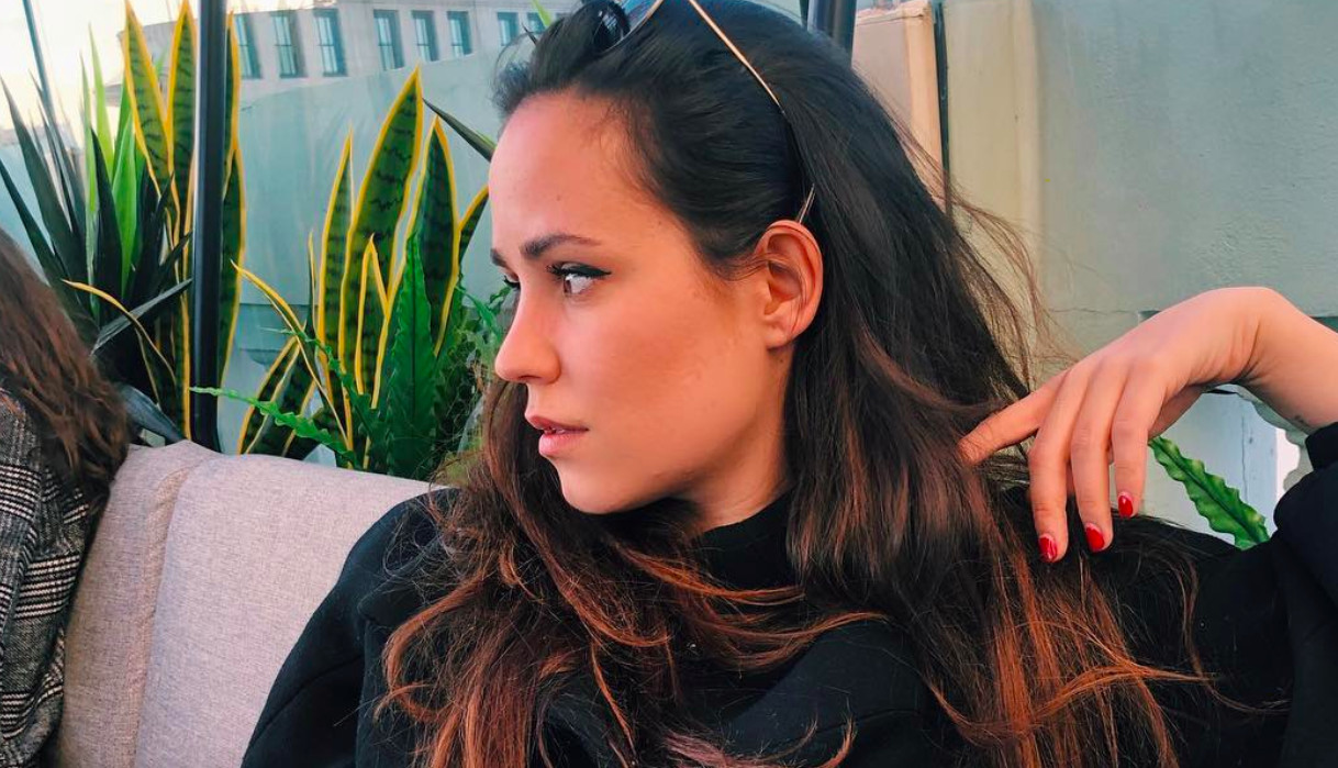 Carolina Monje, la que fuera pareja de Aless Lequio, en una terraza de Madrid / INSTAGRAM