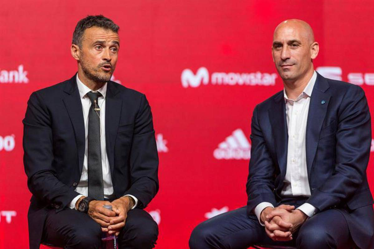 Luis Enrique, junto a Luis Rubiales en su presentación como seleccionador | EFE