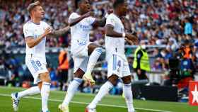 Vinicius y compañía celebran el gol de Alaba en el Camp Nou EFE