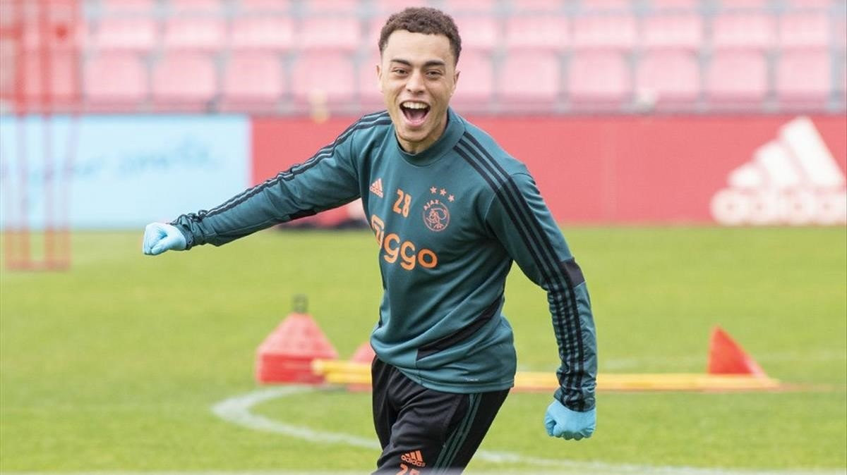 Dest en un entrenamiento del Ajax de Ámsterdam / Redes